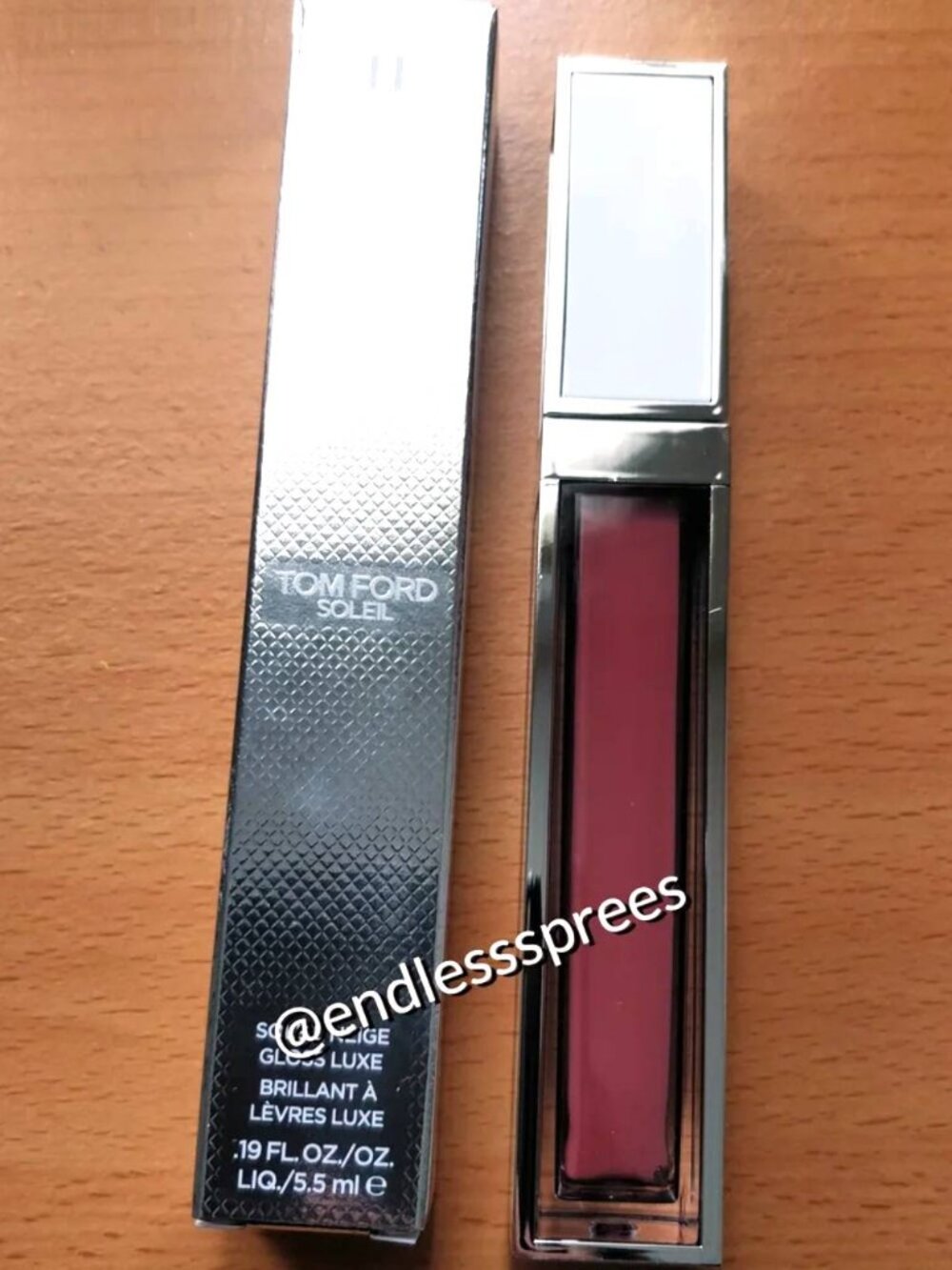 Tom Ford Soleil Neige Gloss Luxe Lip Gloss in 22 Sunrise Pink - Picture 5 of 5